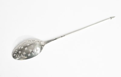 Lot 32 - A mid 18th Century silver mote spoon