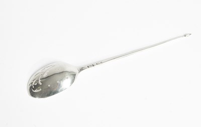 Lot 33 - A Georgian silver mote spoon