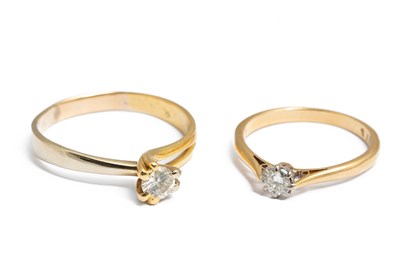 Lot 154 - A yellow gold and diamond solitaire ring