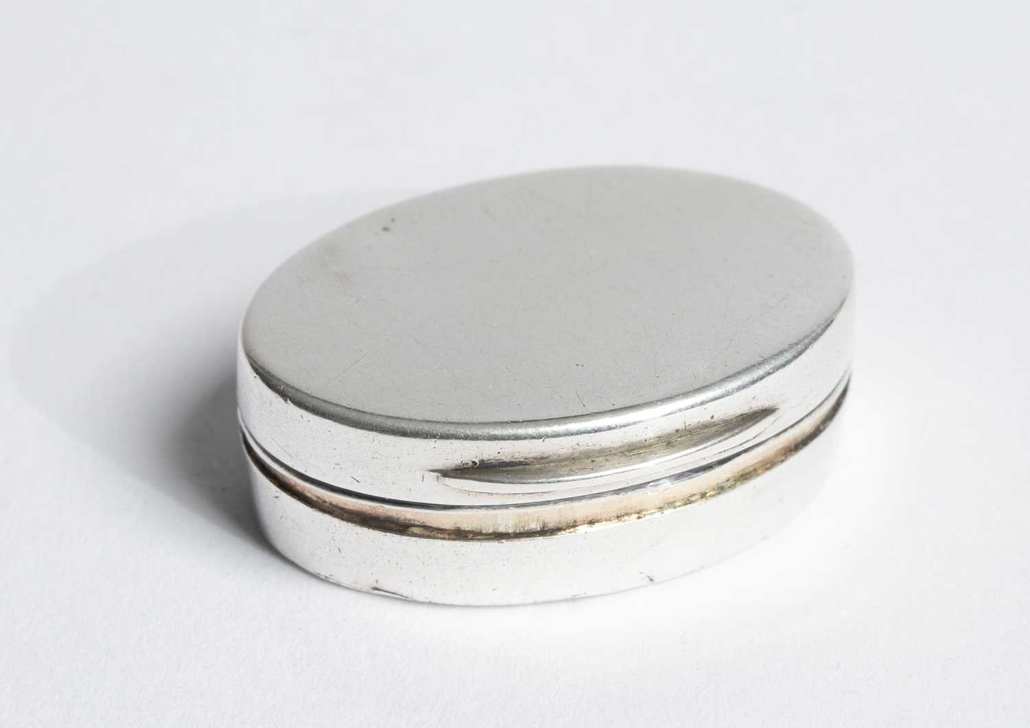 Lot 14 - A George III silver vinaigrette