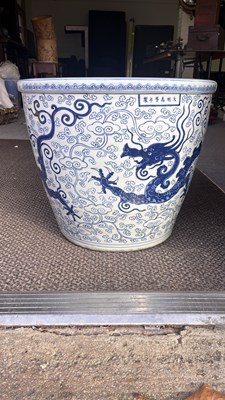 Lot 214 - A rare and large Chinese blue and white jardinière