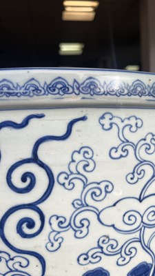 Lot 214 - A rare and large Chinese blue and white jardinière