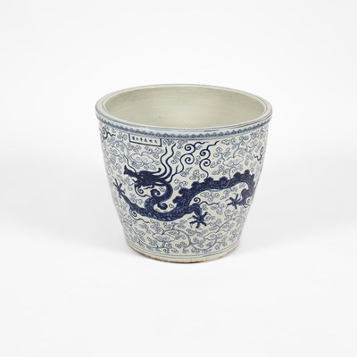 Lot 214 - A rare and large Chinese blue and white jardinière