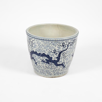 Lot 214 - A rare and large Chinese blue and white jardinière