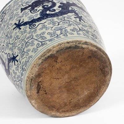 Lot 214 - A rare and large Chinese blue and white jardinière