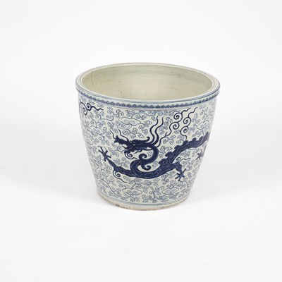 Lot 214 - A rare and large Chinese blue and white jardinière