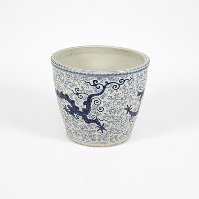 Lot 214 - A rare and large Chinese blue and white jardinière