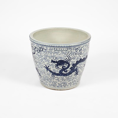 Lot 214 - A rare and large Chinese blue and white jardinière