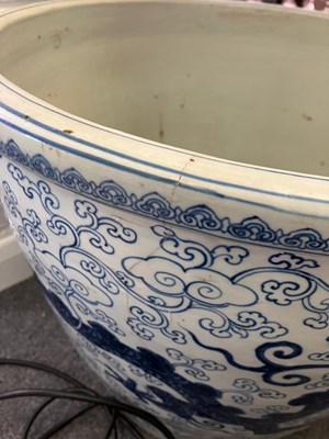Lot 214 - A rare and large Chinese blue and white jardinière