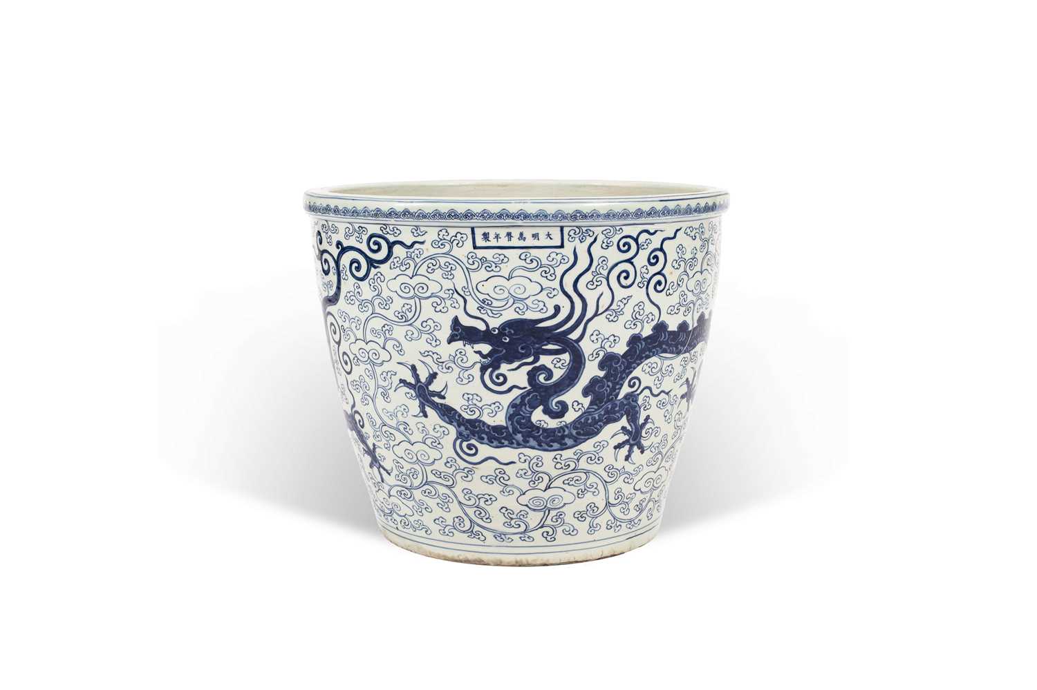 Lot 214 - A rare and large Chinese blue and white jardinière