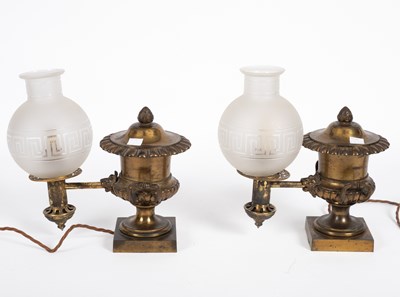 Lot 463 - A pair of table lamps