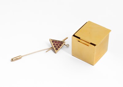Lot 10 - A 9ct yellow gold, ruby and diamond snooker stick pin