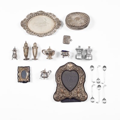 Lot 38 - A quantity of silver