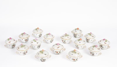 Lot 92 - Fifteen Herend Rothschild Birds pattern soup bowls and covers