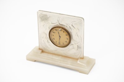 Lot 466 - A glass and onyx mantel timepiece in the manner of Lalique