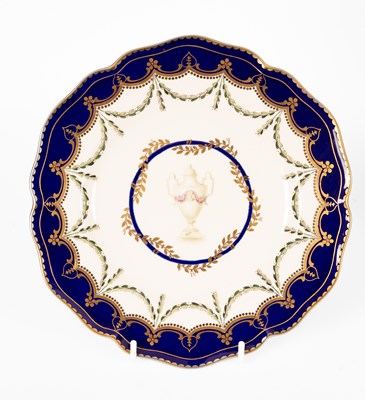Lot 526 - A set of twenty-two Royal Crown Derby cabinet plates