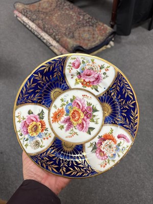 Lot 527 - A set of twelve English porcelain dessert plates
