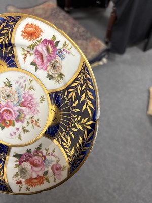 Lot 527 - A set of twelve English porcelain dessert plates