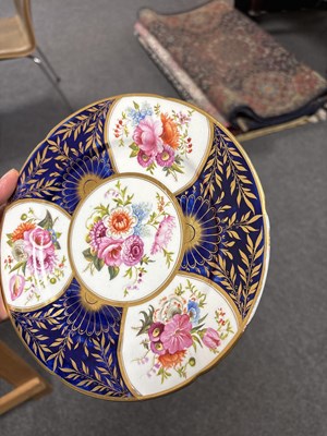 Lot 527 - A set of twelve English porcelain dessert plates