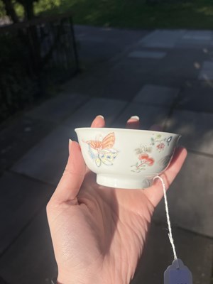 Lot 589 - A pair of famille rose tea bowls