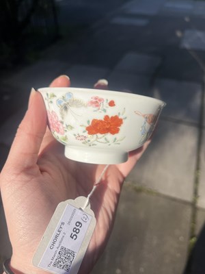 Lot 589 - A pair of famille rose tea bowls