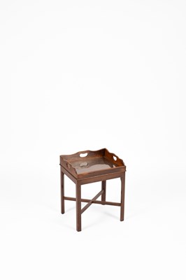 Lot 322 - A Georgian style mahogany butler's table