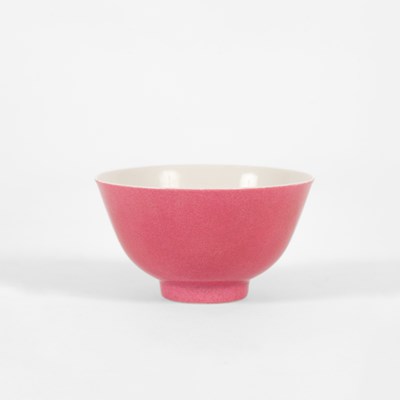 Lot 574 - A small pink monochrome bowl
