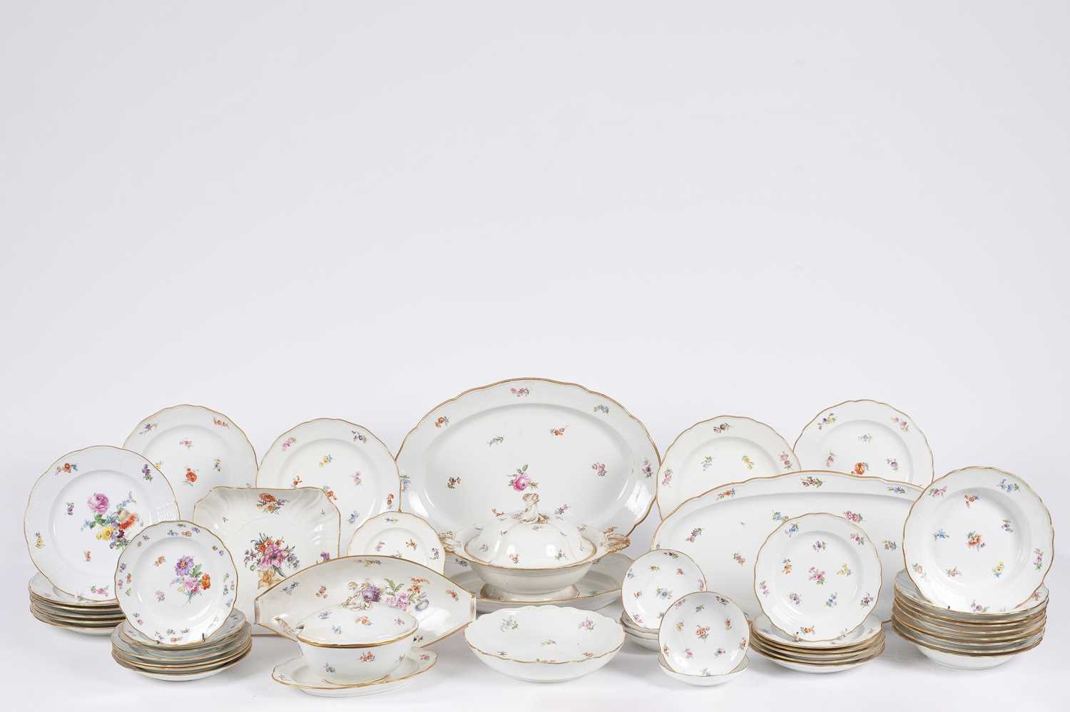 Lot 529 - A Meissen part dinner service