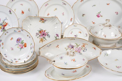 Lot 529 - A Meissen part dinner service