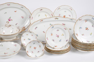 Lot 529 - A Meissen part dinner service