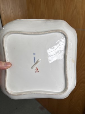 Lot 529 - A Meissen part dinner service