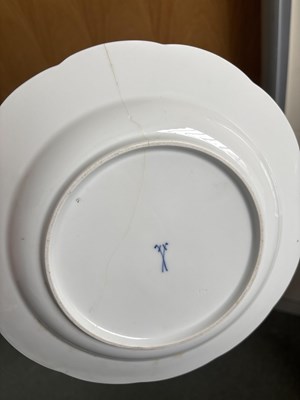 Lot 529 - A Meissen part dinner service