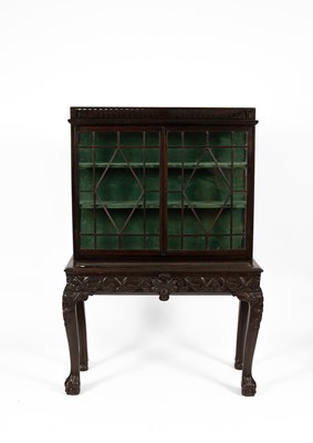 Lot 584 - An Edwardian mahogany display cabinet