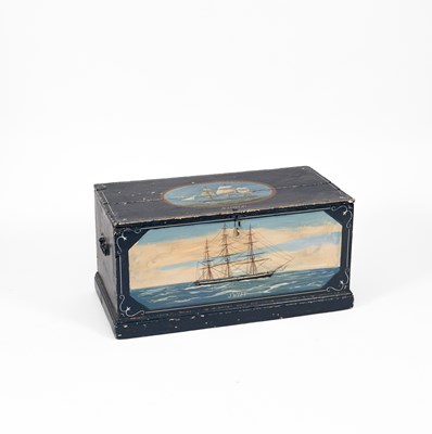 Lot 286 - A painted chest