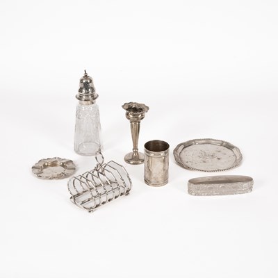 Lot 33 - A quantity of silver