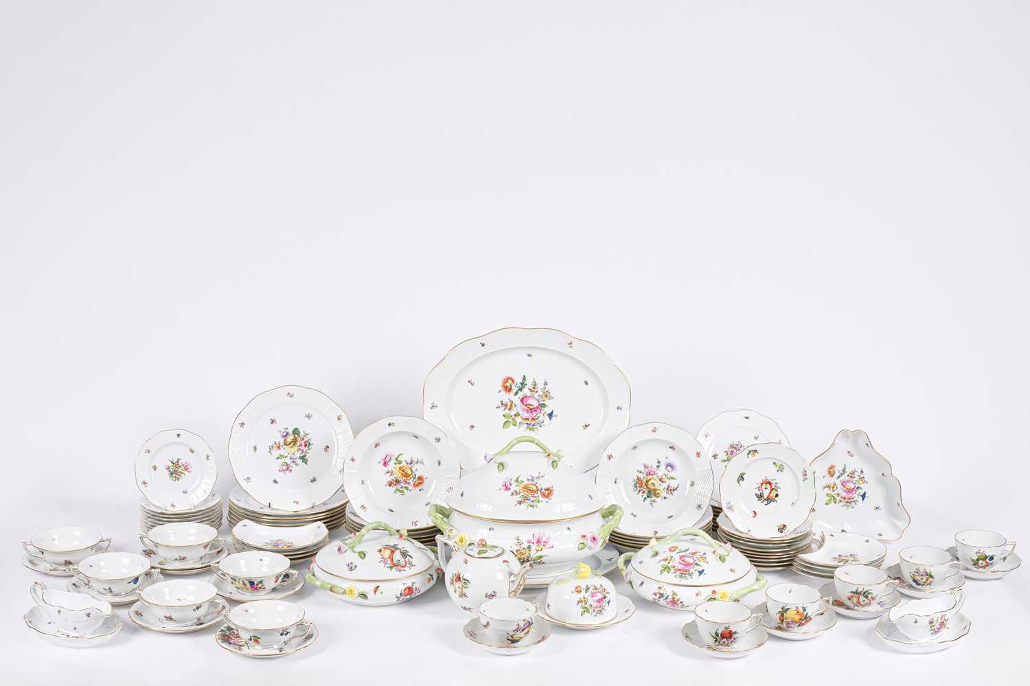 Lot 500 - A Herend 'Bouquet de Herend' pattern part dinner service