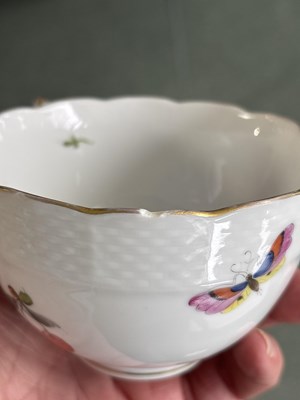 Lot 500 - A Herend 'Bouquet de Herend' pattern part dinner service