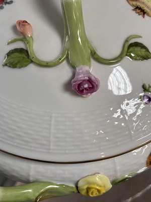 Lot 500 - A Herend 'Bouquet de Herend' pattern part dinner service
