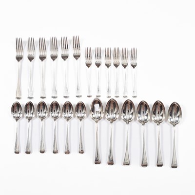 Lot 42 - An Edwardian silver part table service for six