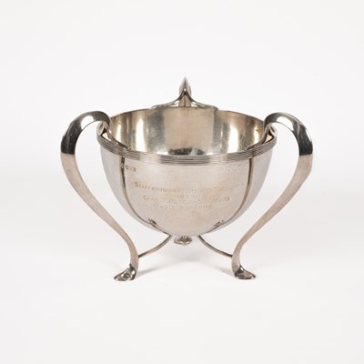 Lot 3 - An Art Nouveau silver trophy cup
