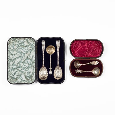 Lot 59 - A Victorian silver serving set