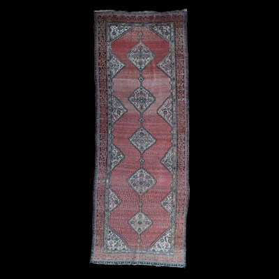 Lot 746 - A Malayir khelleh or gallery carpet