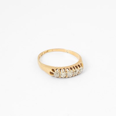 Lot 155 - A Victorian yellow gold and diamond five stone ring