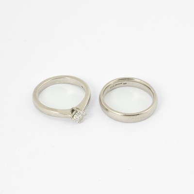 Lot 128 - A platinum and diamond solitaire ring