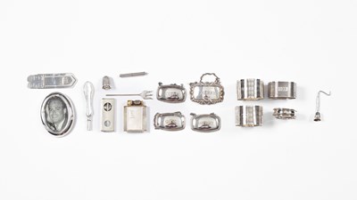 Lot 24 - A small quantity of silver