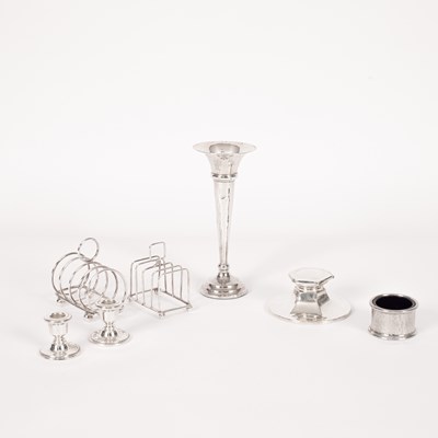 Lot 25 - A quantity of silver