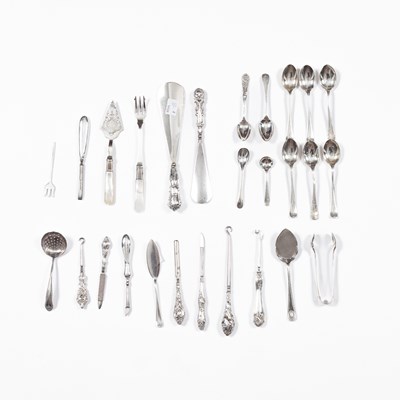 Lot 28 - A quantity of silver handled manicure items