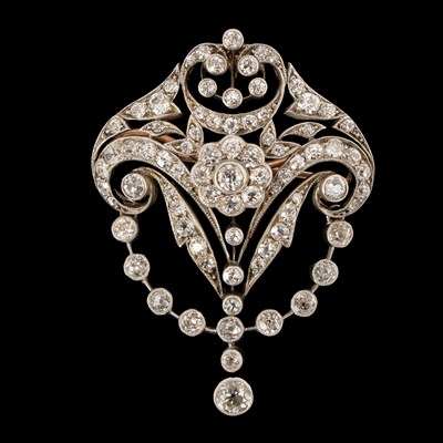 Lot 168 - An Edwardian Belle Époque diamond brooch/pendant