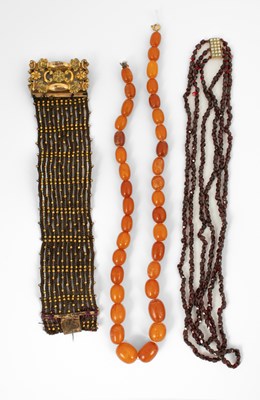 Lot 143 - An amber necklace of graduated oval beads