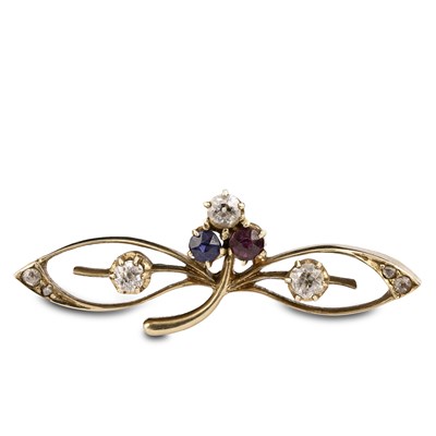 Lot 135 - An Edwardian yellow gold gem set bar brooch